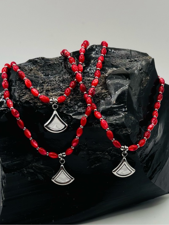 Jewelry - *ANKLET* S.Steel Mother of Pearl & Red Dyed Shell Stretchy Anklet